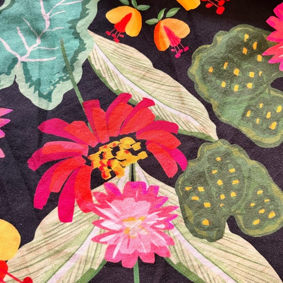 Comfiest Floral 3/4 length pants - Picture 2 of 3